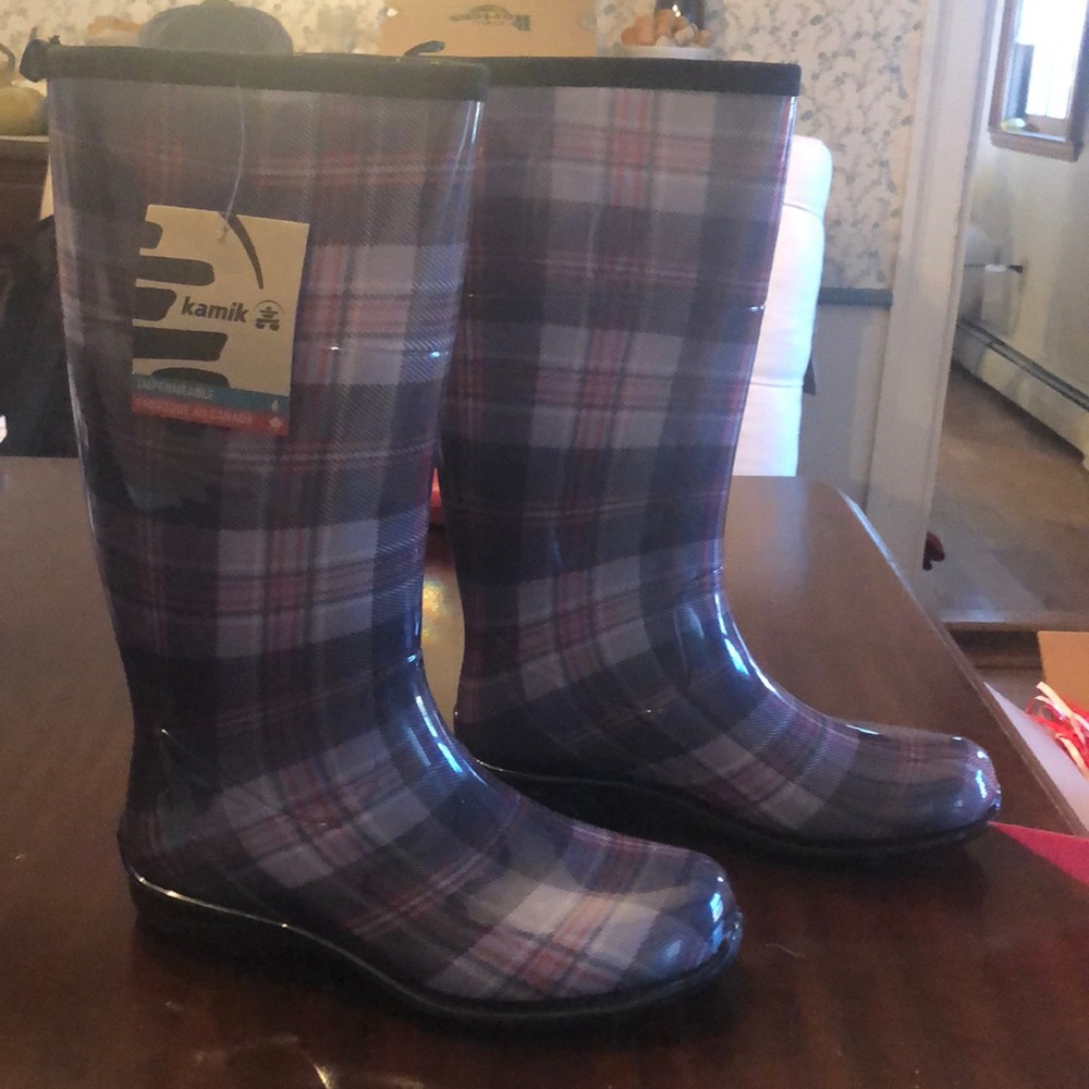 NWOT Kamik Edinburgh plaid rain boots